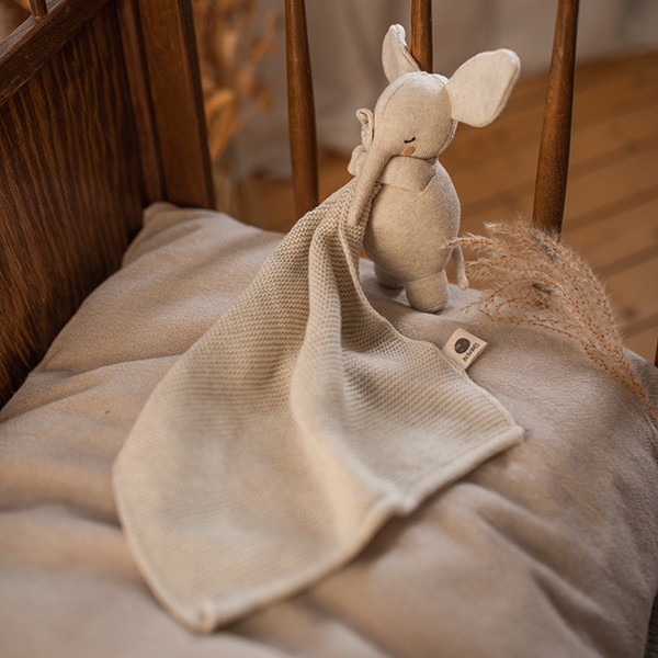 Bio Schnuffeltuch Elefant Natur– Personalisierbares Bio-Kuscheltuch für Babys | Geschenkidee – Bild 2