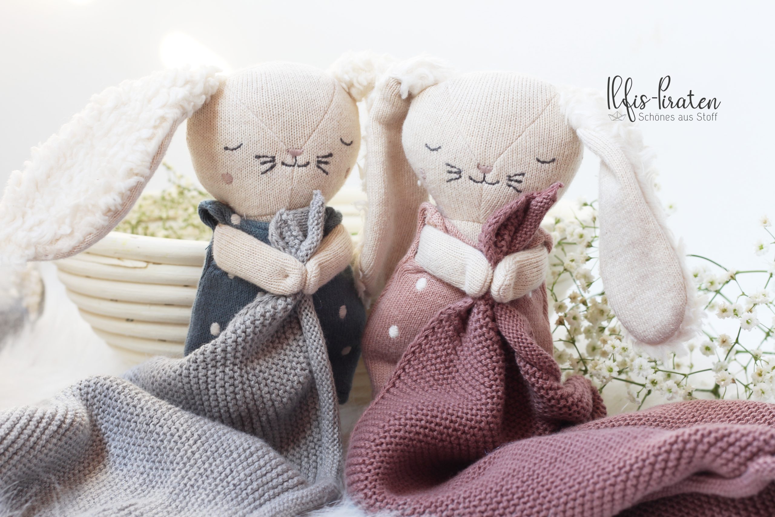 Bio Schnuffeltuch Hase blau– Personalisierbares Bio-Kuscheltuch für Babys | Geschenkidee – Bild 2